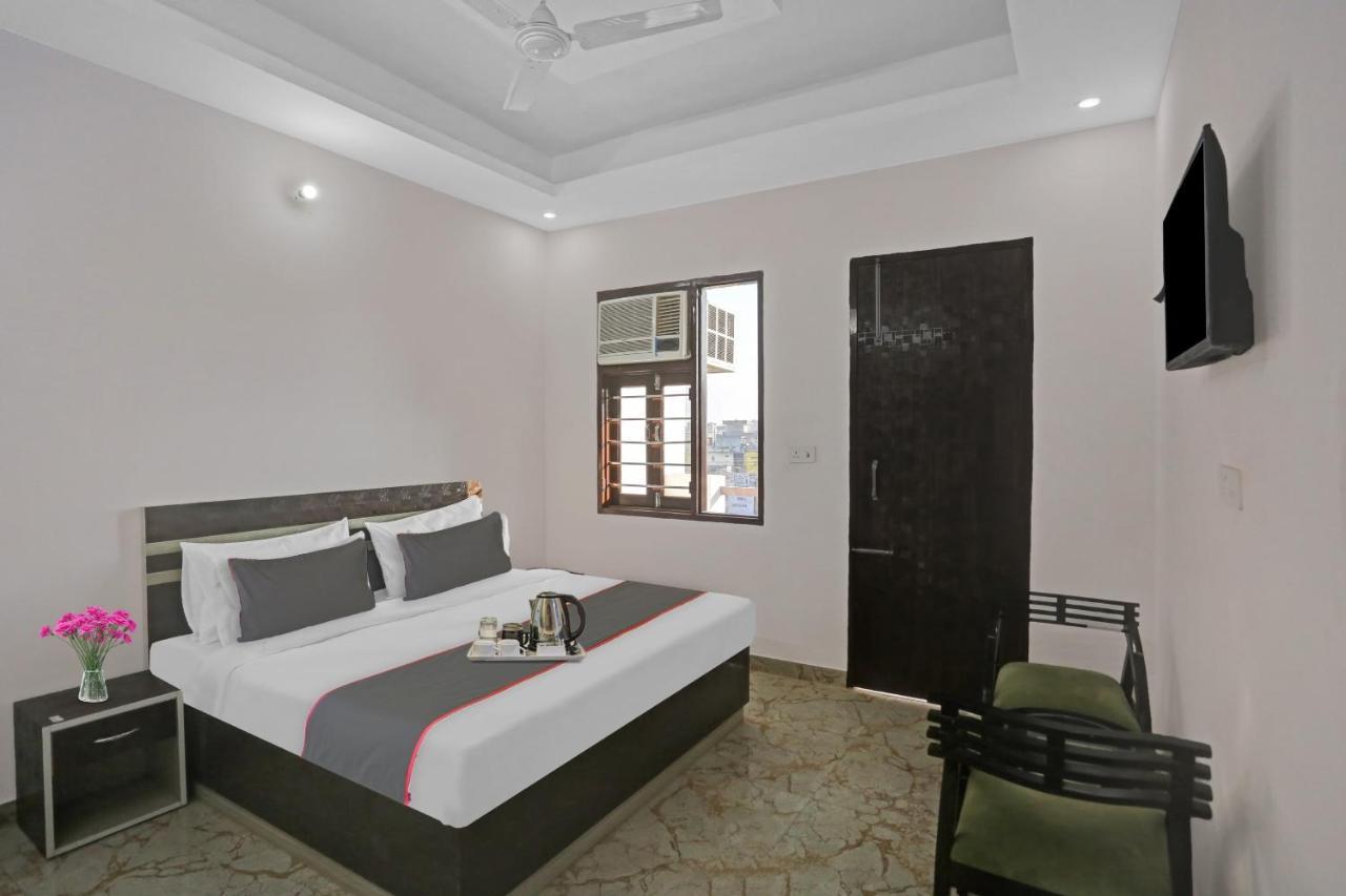 Collection O The Royal Fern Hotell Farrukhnagar Exteriör bild