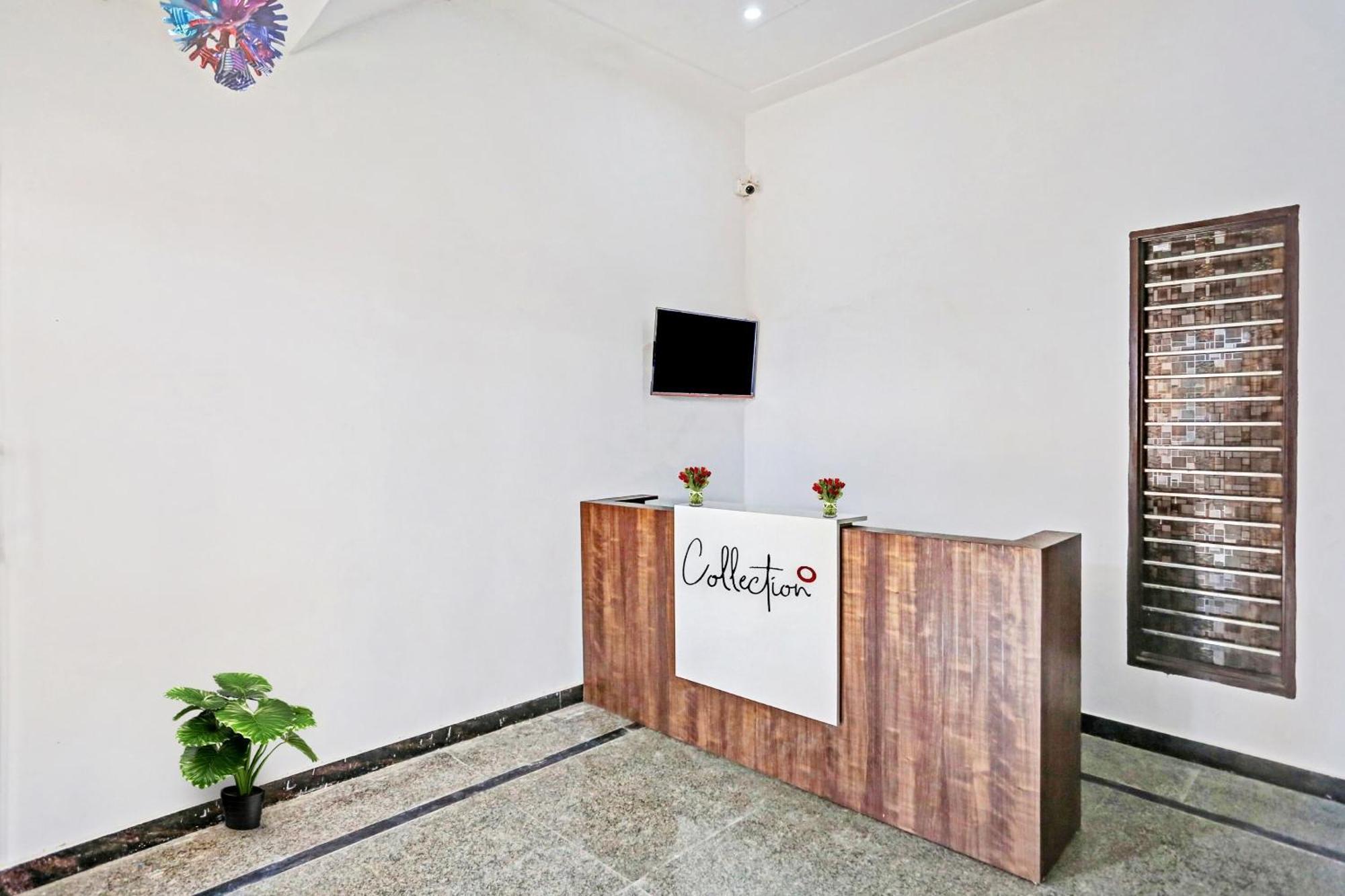 Collection O The Royal Fern Hotell Farrukhnagar Exteriör bild
