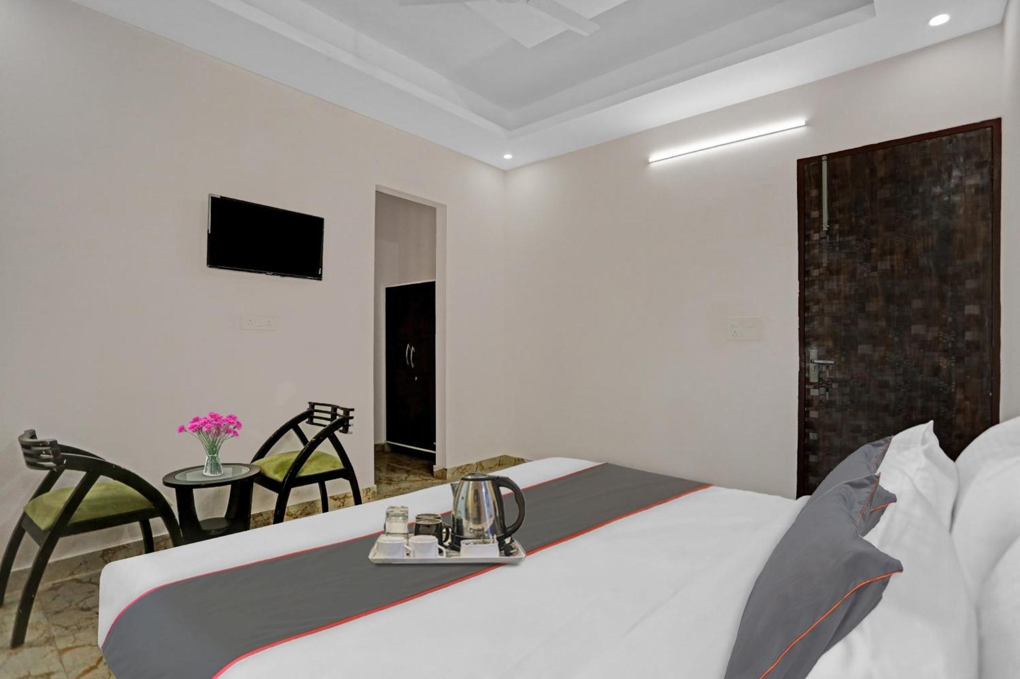 Collection O The Royal Fern Hotell Farrukhnagar Exteriör bild