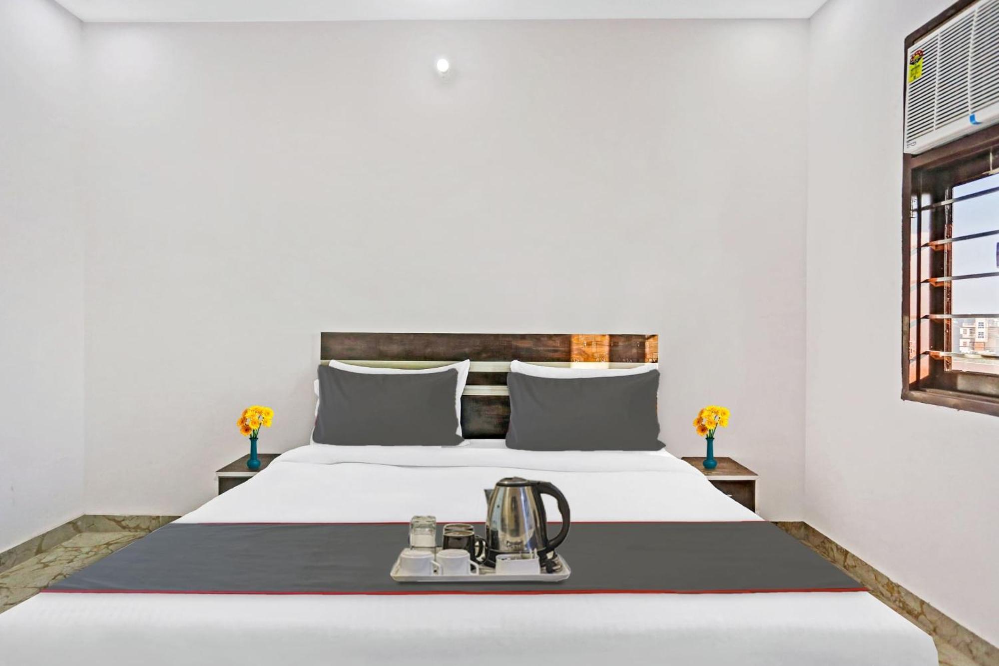 Collection O The Royal Fern Hotell Farrukhnagar Exteriör bild
