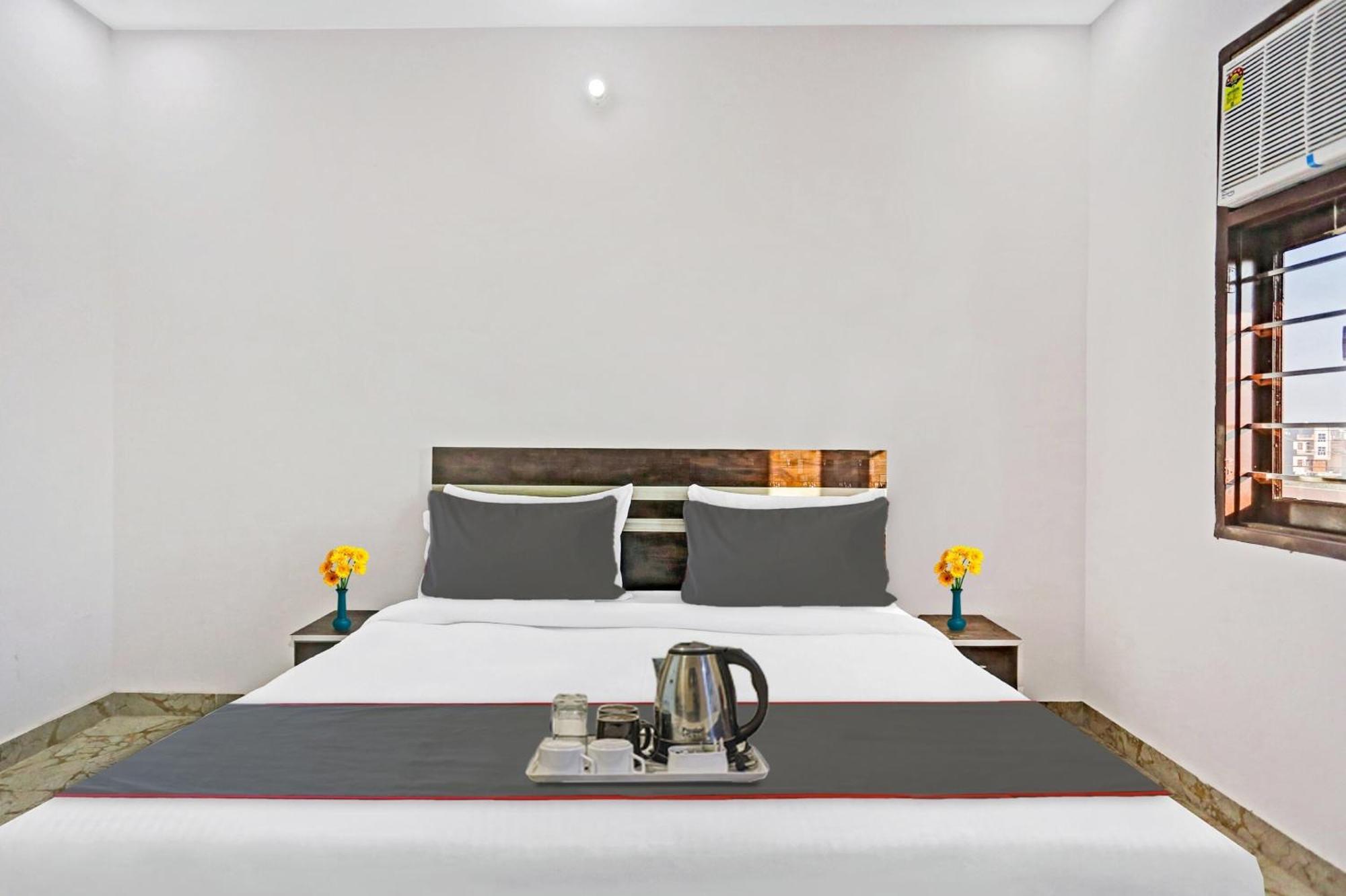 Collection O The Royal Fern Hotell Farrukhnagar Exteriör bild